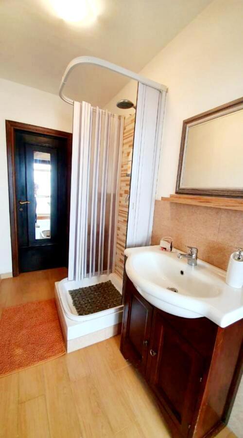 La Casa Di Loryanne Apartment อาเวซซาโน ภายนอก รูปภาพ